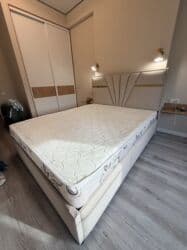 ищу кровать: Двуспальная кровать с мягким изголовьем + матрас - Размер спального — 2