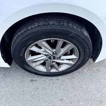 на лобовое: Kia K5: 2019 г., 2 л, Автомат, Газ, Седан — 8