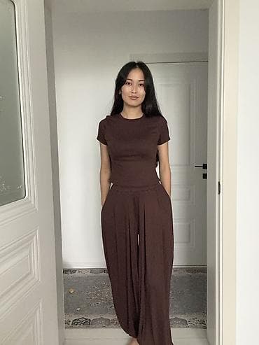 tech flis: Комплект из мягкого трикотажа: футболка + свободные брюки-джоггеры — 1