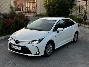Toyota Corolla: 2022 г., 1.8 л, Вариатор, Гибрид, Седан