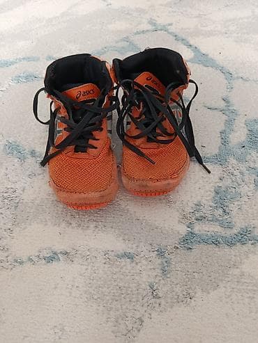 На самом деле она стоила 2500 я продаю за 2000 борцовки Asics