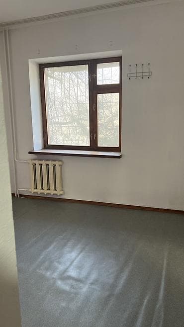 сдаю квартиру под бизнес: 3 комнаты — 6