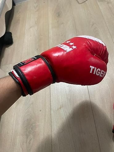 перчатки venum: Боксерские перчатки TOP TEN TIGER - Бренд: TOP TEN (Germany), серия — 4