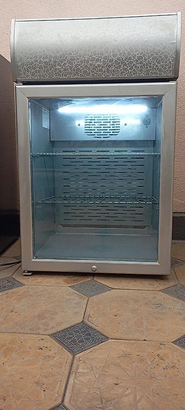 витринный холодилник: Мини-витринный холодильник с остекленной дверцей и подсветкой. - — 2