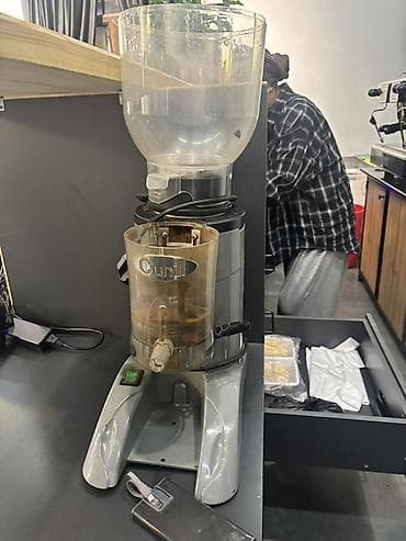 встроенная кофемашина: Кофеварка, кофемашина — 2