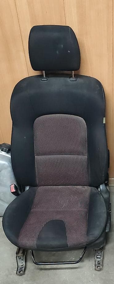 куплю сидение: Продам водительское сиденье на Мазду 3 в кузове BK. Цвет обивки черно — 1