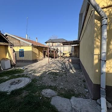 10 мкр: Продаётся частный дом 72 кв.м., с пристройкой 121 кв. м. 🏡 + — 7