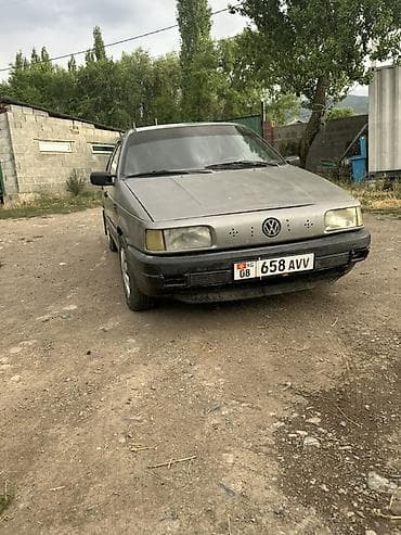 Volkswagen Passat: 1990 г., 1.8 л, Кол менен иштөөчү, Бензин, Седан — 6