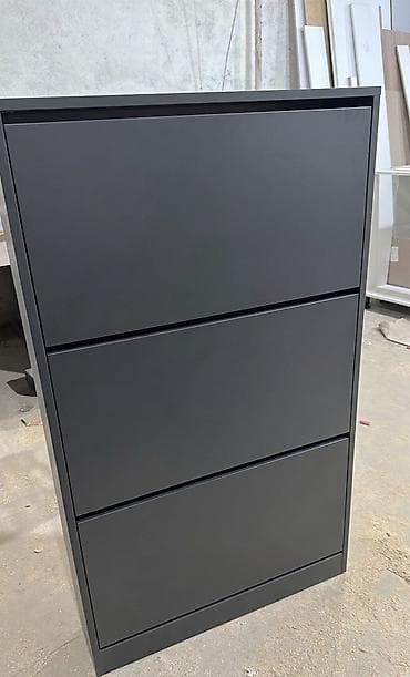 продаю прихожую: Тумба и подставка для обуви, Пластик, цвет - Белый — 1