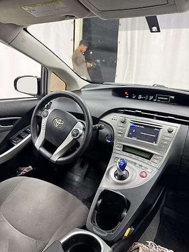 Продажа авто: Toyota Prius: 2015 г., 1.8 л, Автомат, Гибрид, Хэтчбэк — 4