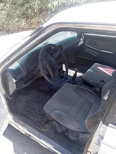 мак мотор: Mazda 626: 1989 г., Механика, Седан — 2
