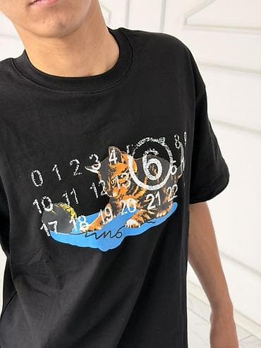 кийим алам: Футболки с принтами, унисекс, свободный крой (oversize). Особенности — 2