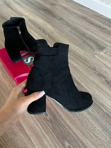 женская обувь больших размеров: Ботильоны почти новые
Размер идёт как 36-37
Материал замша — 1