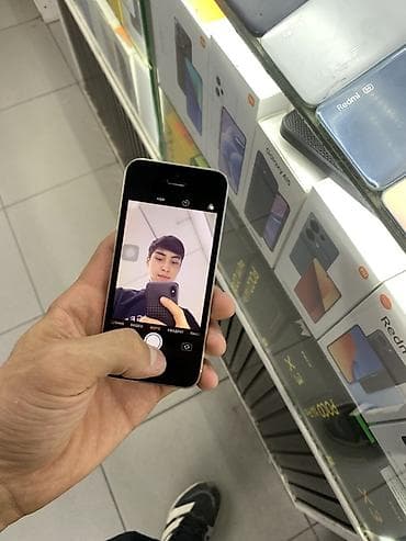 iphone i: IPhone SE, Б/у, 16 ГБ, Золотой, 100 % — 8