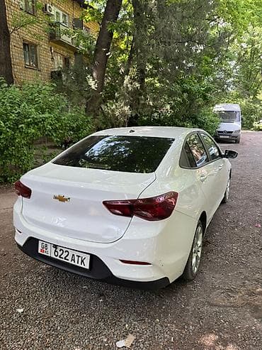 Chevrolet Onix: 2021 г., 1 л, Автомат, Бензин, Седан — 2