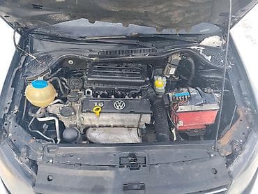 camry hybrid: Volkswagen Polo: 2013 г., 1.6 л, Механика, Бензин, Седан — 8