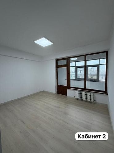 тыныстанова киевская: Аренда офисов, 148 м², В жилом комплексе, 1 линия, С оборудованием, С отдельной кухней — 1
