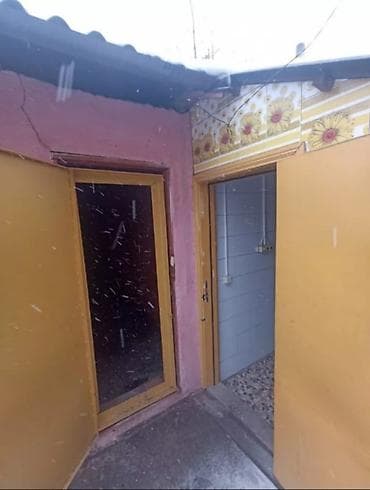 Гаражи: Продаётся жилой дом с просторными комнатами и большим участком, а — 9