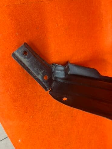 гофрированная бумага купить: Черный пластиковый подкрылок для автомобиля. Имеет изогнутую форму — 3