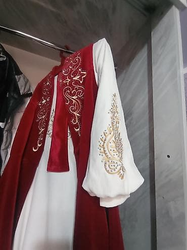 джинсы 34: Национальный женский комплект: длинное платье с вышивкой + бархатный — 7