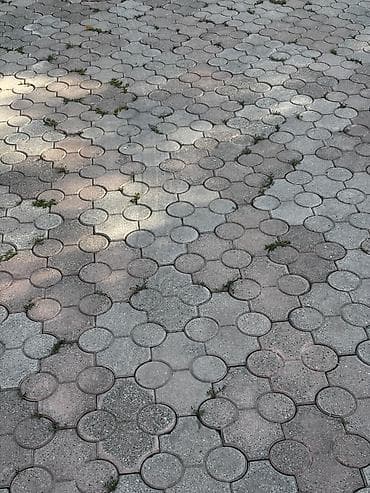 Брусчатка: Тротуарная плитка, Другая модель, Бетонная, Для двора, Б/у — 1