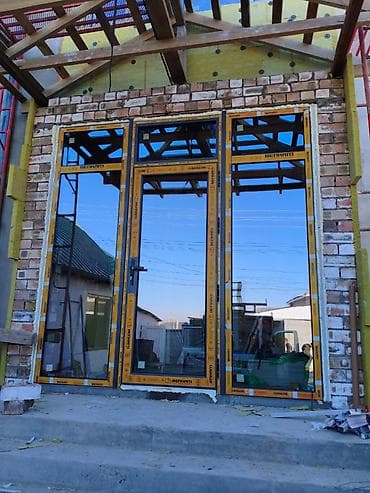 Үйлөр жана батирлер үчүн эшик, Айнектен, Үч эшиктүү, Башка өлкө, Айнек менен