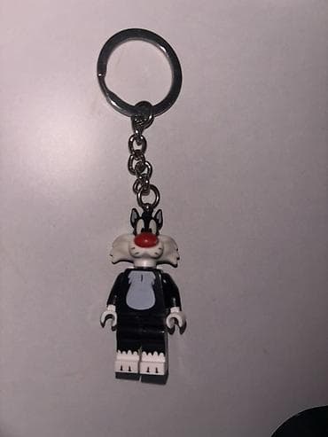 Оригинальный Брелок с минифигуркой кота Сильвестра (в стиле LEGO) - at lalafo.kg Оригинальный Брелок с минифигуркой кота Сильвестра (в стиле LEGO) -