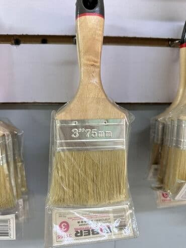 Кисть малярная плоская, шириной 75 мм. Имеет деревянную ручку с at lalafo.kg Кисть малярная плоская, шириной 75 мм. Имеет деревянную ручку с