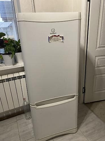 Холодильник Indesit, двухкамерный, с нижней морозильной камерой