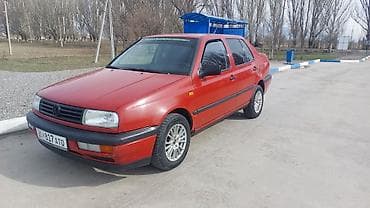 Volkswagen Vento: 1992 г., 1.8 л, Механика, Бензин, Седан