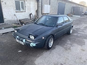 спартивный авто: Mazda 323: 1990 г., 1.6 л, Механика, Бензин, Седан — 1