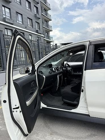 Продажа авто: Toyota Ist: 2003 г., 1.5 л, Автомат, Бензин, Хэтчбэк — 6