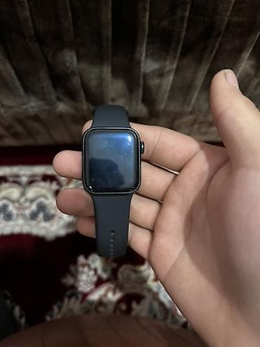 Смарт-часы с прямоугольным сенсорным экраном и силиконовым ремешком