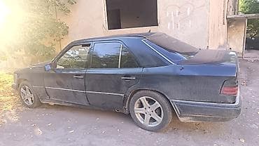 копка траншеи: Mercedes-Benz W124: 1993 г., 2 л, Механика, Бензин, Седан — 4