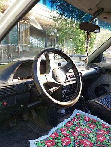 малибо: Mazda 323: 1997 г., Механика, Седан — 1