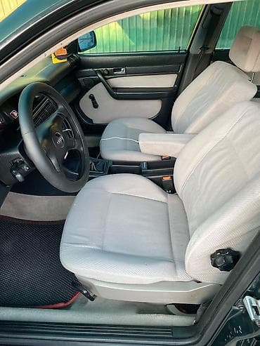 соната 2.0 турбо: Audi S4: 1993 г., 2 л, Механика — 2