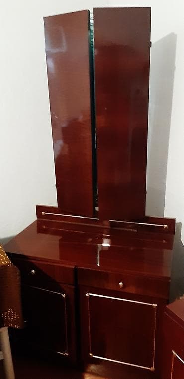 туалетные столик: Зеркало-трюмо, в хорошем состоянии
Новопавловка — 1