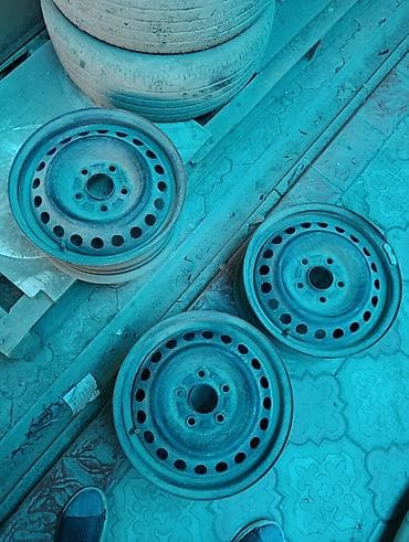 купить диск на машину: Железные Диски R 15 отверстий - 5, Б/у — 2