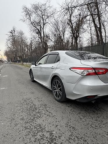 lada 2114: Toyota Camry: 2018 г., 2.5 л, Вариатор, Гибрид, Седан — 4