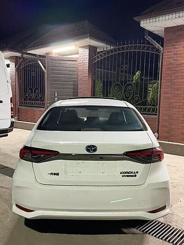 противен: Toyota Corolla: 2022 г., 1.8 л, Вариатор, Гибрид, Седан — 3