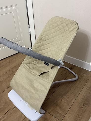 Детский шезлонг, Б/у, Качалка, Железо, цвет - Бежевый