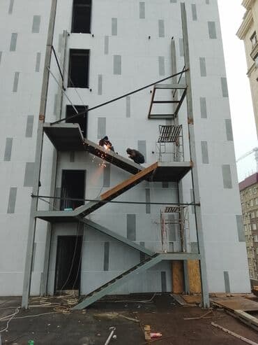 железный: Металлическая лестница Для дома, Форма лестницы: Много-маршевая — 3