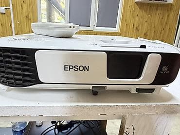Проектор Epson EB‑E05 с пультом и фирменной сумкой-переноской — 4