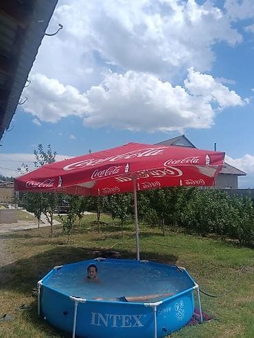 зонт складной: Большой уличный зонт Coca‑Cola - Диаметр купола: ориентировочно 4 м — — 2