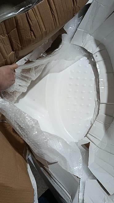 поддон под душ: Угловой поддон для душа, акриловый, треугольной формы с округлой — 3