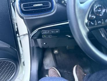 тесла машына: Toyota Prius: 2019 г., 1.8 л, Вариатор, Гибрид, Хэтчбэк — 10