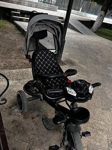 Детский трёхколёсный велосипед‑коляска с ручкой для родителей. -