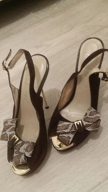 Жеке буюмдар: 1. Богато и стильно. Красно-малиновый цвет насыщенный .на ноге — 9