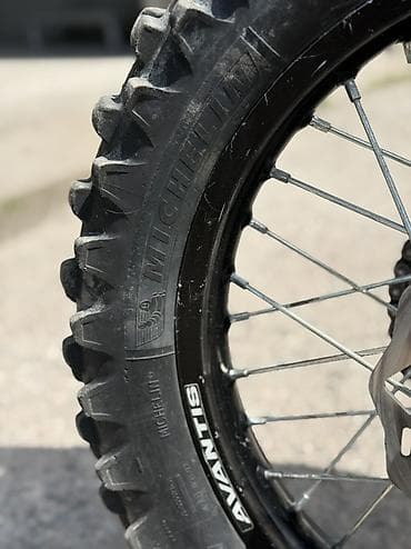 авансиер авансир: Эндуро‑мотоцикл AVANTIS (серия Enduro) - Двигатель: одноцилиндровый — 5