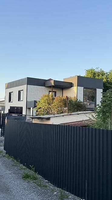 продаю дом кудайберген бишкек: 🏡 Продается современный дом под ПСО — $200,000 Продается стильный дом — 2